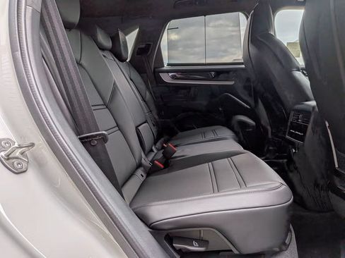 Certified 2025 Porsche Cayenne S AWD/4WD image 25