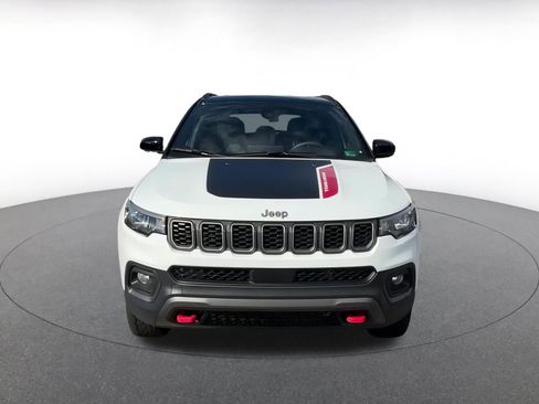 Used 2025 Jeep Compass Trailhawk image 4