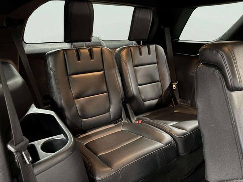 Used 2018 Ford Explorer XLT w/ Equipment Group 202A image 22