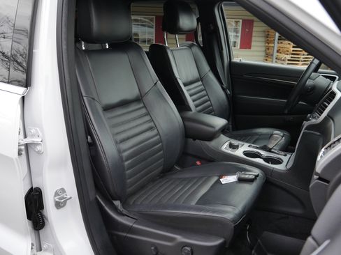 Used 2018 Jeep Grand Cherokee Limited image 30