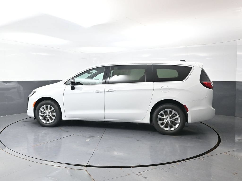 New 2027 Chrysler Pacifica Select w/ Family Tech Group AWD/4WD image 6