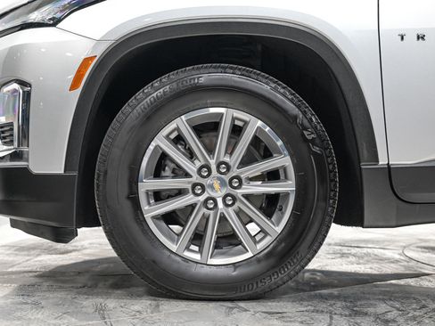 Used 2022 Chevrolet Traverse LT image 3