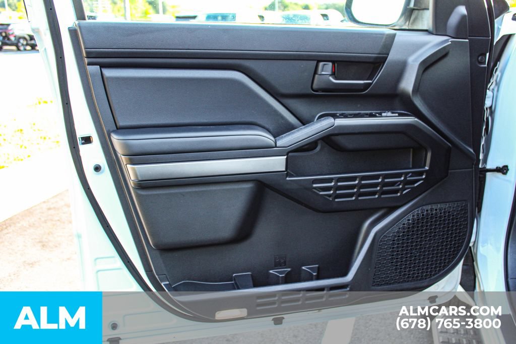 Used 2025 Toyota 4Runner SR5 AWD/4WD image 38