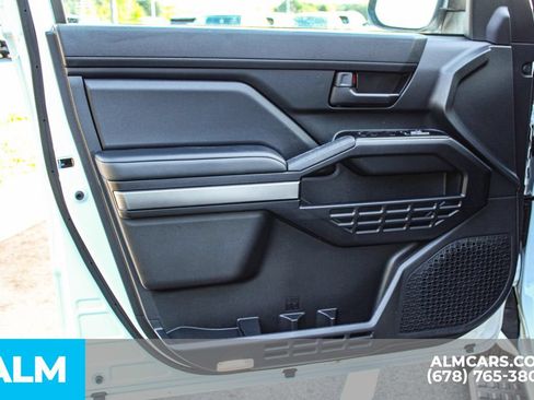 Used 2025 Toyota 4Runner SR5 AWD/4WD image 38