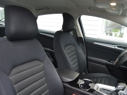 Used 2014 Ford Fusion SE image 18