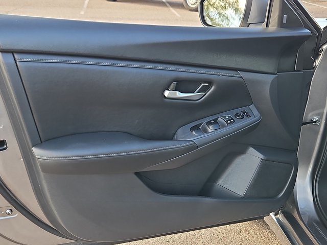 Used 2025 Nissan Sentra SV FWD image 9