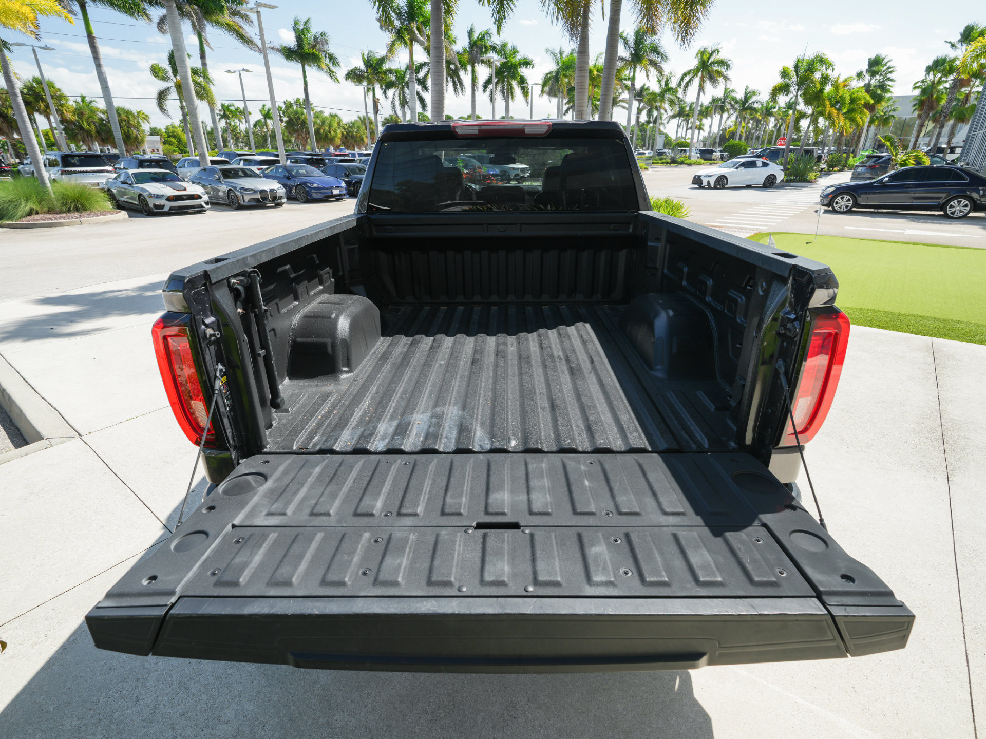 Used 2022 GMC Sierra 1500 SLT w/ SLT Premium Package RWD image 45