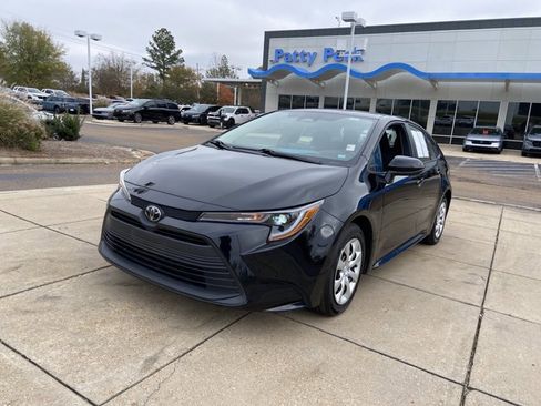 Used 2024 Toyota Corolla LE image 4