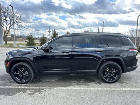 Used 2023 Jeep Grand Cherokee L Limited w/ Luxury Tech Group II image 2