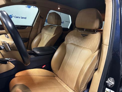 Used 2017 Bentley Bentayga AWD/4WD image 11