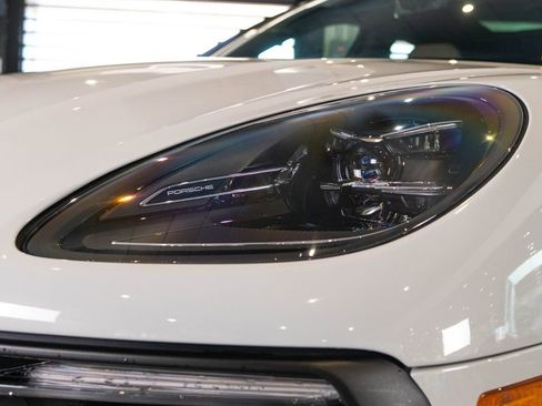 Certified 2023 Porsche Macan S AWD/4WD image 13