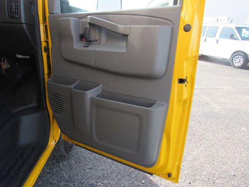 Used 2021 GMC Savana 3500 Extended w/ Power Convenience Package RWD image 12