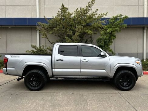 Used 2022 Toyota Tacoma SR w/ SR Convenience Package image 3