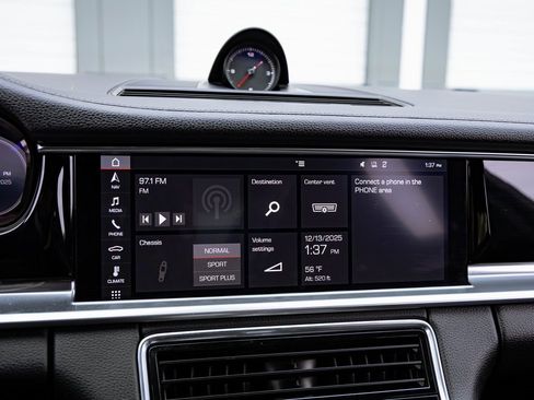 Used 2018 Porsche Panamera 4 image 12