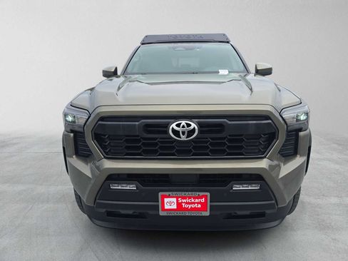 Used 2025 Toyota Tacoma TRD Off-Road w/ TRD Off Road Upgrade Package AWD/4WD image 2