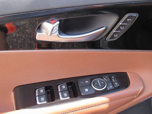 Used 2019 Kia Sorento SX image 13