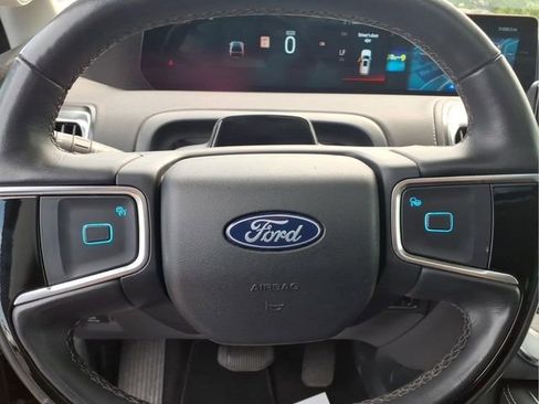 Used 2025 Ford Expedition Platinum AWD/4WD image 12