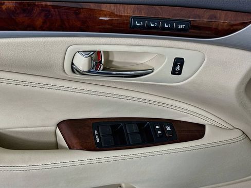 Used 2016 Lexus LS 460 w/ Comfort Package RWD image 18