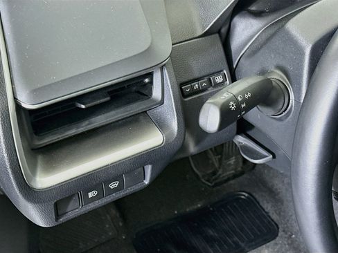 Used 2025 Toyota Prius LE FWD image 17