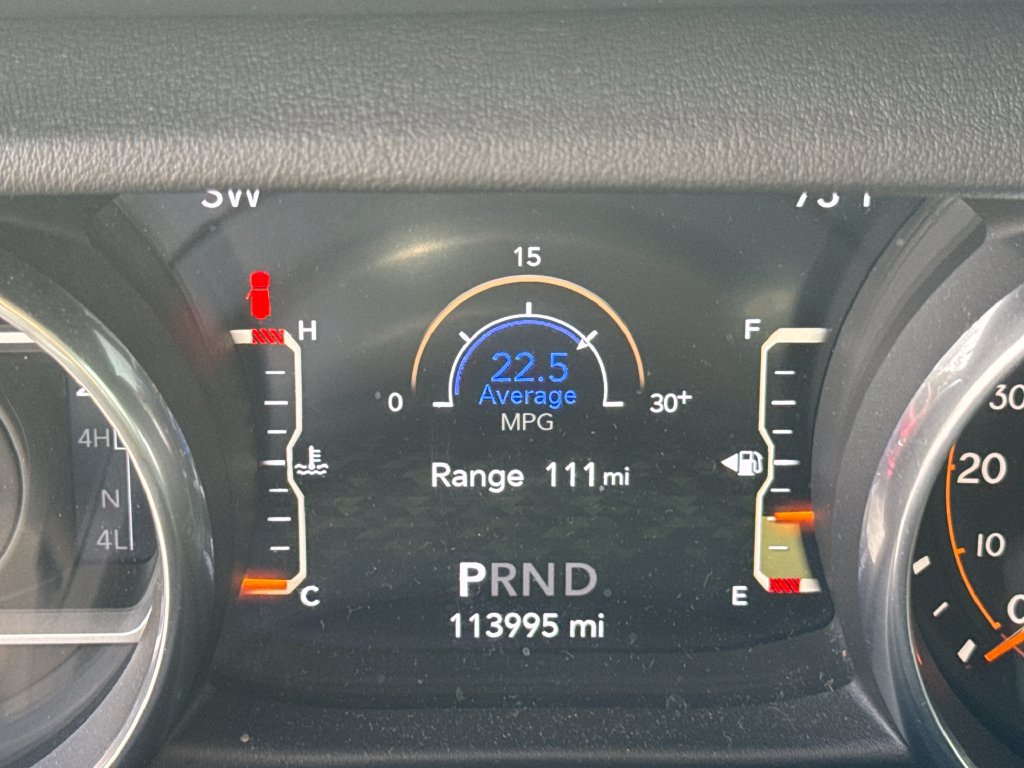 Used 2018 Jeep Wrangler Unlimited Sahara AWD/4WD image 18