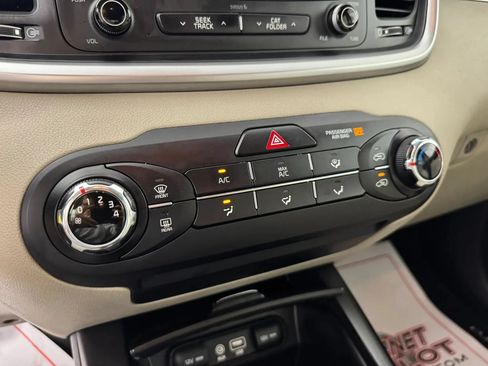 Used 2017 Kia Sorento AWD image 19