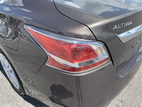 Used 2015 Nissan Altima 2.5 SV w/ Convenience Package image 11