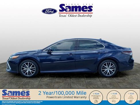 Used 2022 Toyota Camry XLE w/ Navigation Upgrade Package FWD image 6