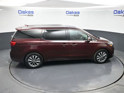 Used 2017 Kia Sedona SX image 52