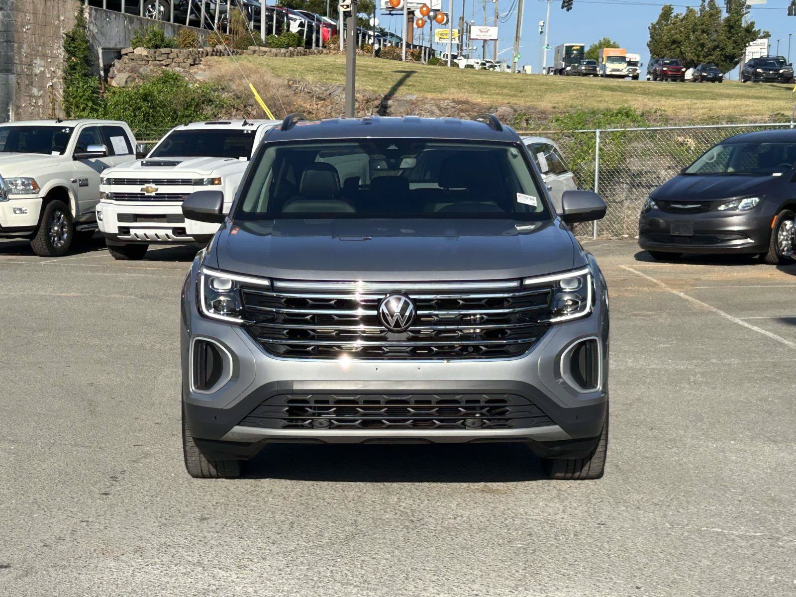 Used 2026 Volkswagen Atlas SE AWD/4WD image 2