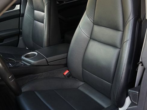 Used 2016 Porsche Panamera 4S image 9