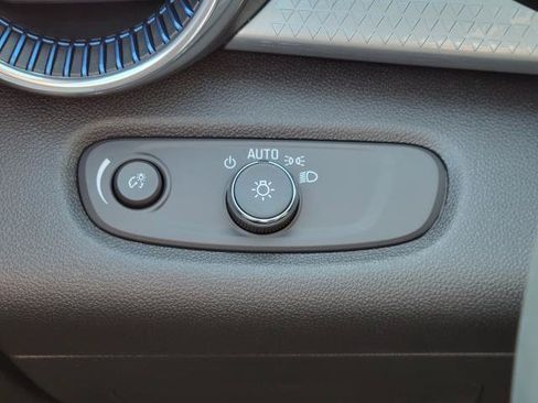 New 2026 Chevrolet Trax LT w/ Sunroof Package FWD image 15