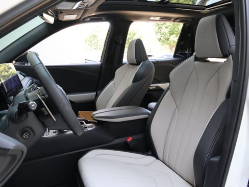Used 2025 Lexus TX 350 AWD w/ Technology Package image 36