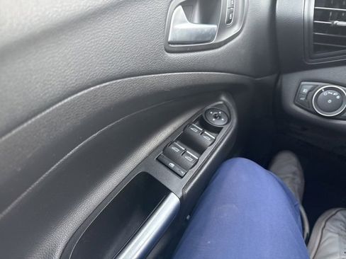 Used 2017 Ford Escape SE w/ Equipment Group 201A image 14