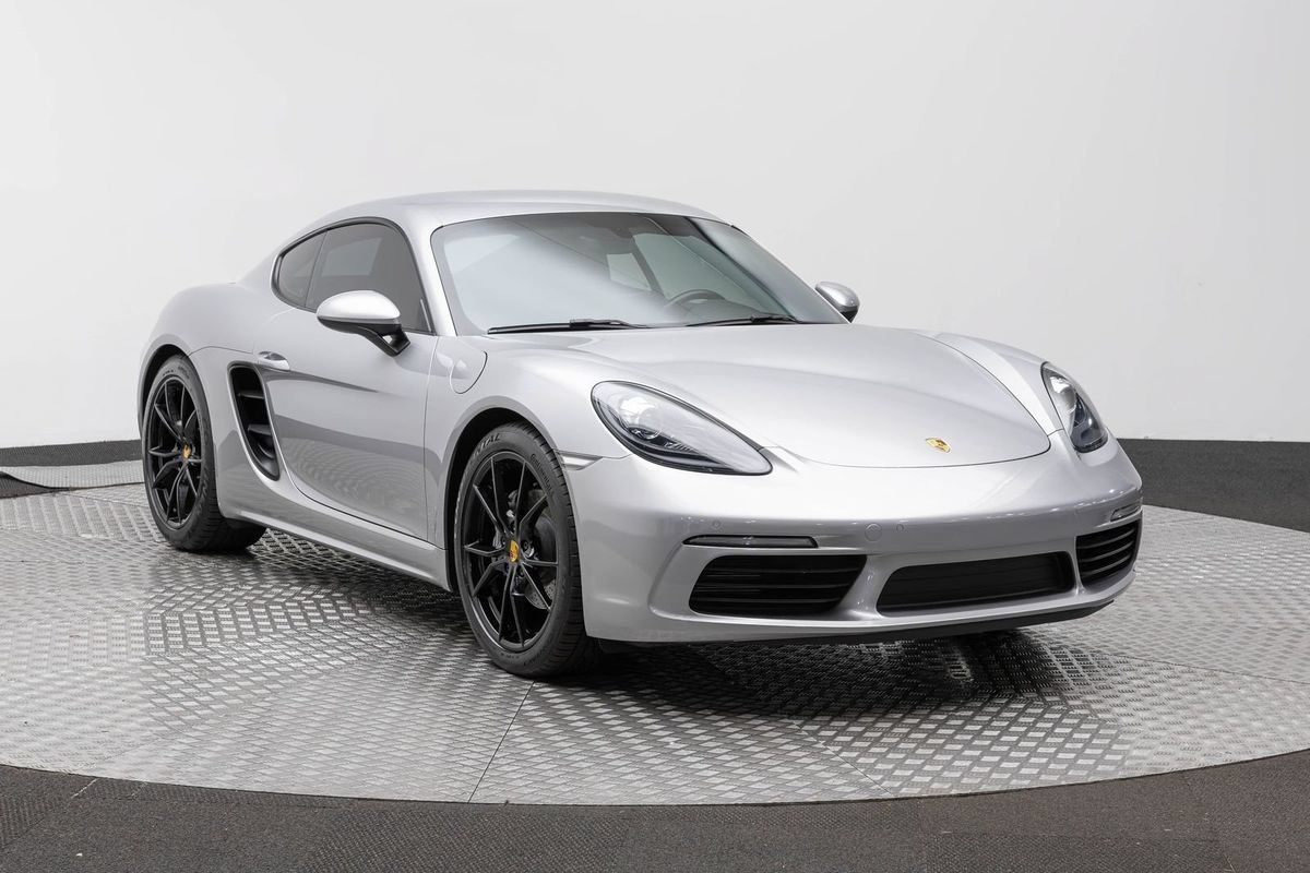Used 2019 Porsche 718 Cayman RWD image 4