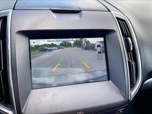 Used 2018 Ford Edge Titanium w/ Technology Package FWD image 21