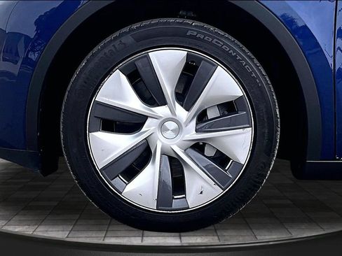 Used 2023 Tesla Model Y Long Range AWD/4WD image 9