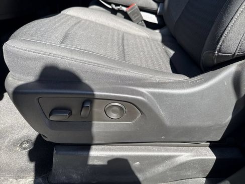 Used 2022 Chevrolet Silverado 1500 LT AWD/4WD image 22