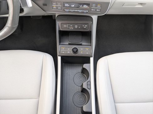Used 2024 Hyundai Kona Limited AWD/4WD image 18