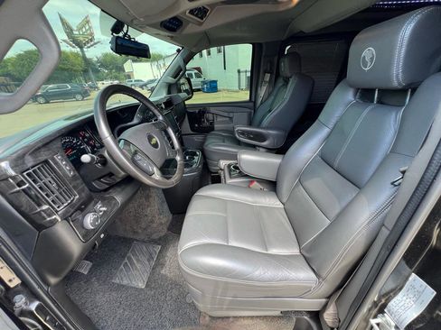 Used 2016 Chevrolet Express 2500 RWD image 24