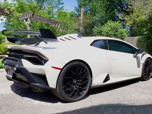 Used 2023 Lamborghini Huracan STO RWD image 3