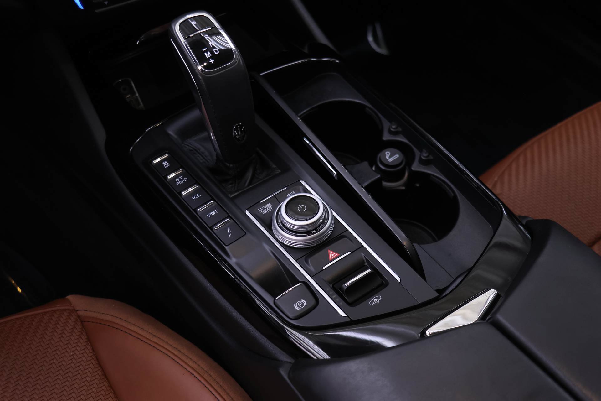 Used 2022 Maserati Levante Modena AWD/4WD image 17