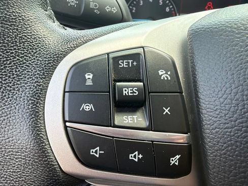 Used 2022 Ford Explorer XLT w/ Equipment Group 202A AWD/4WD image 18
