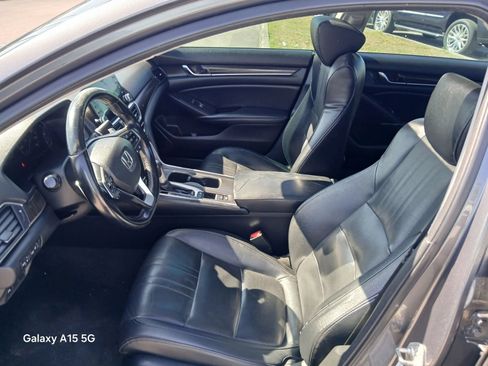 Used 2018 Honda Accord Touring image 9