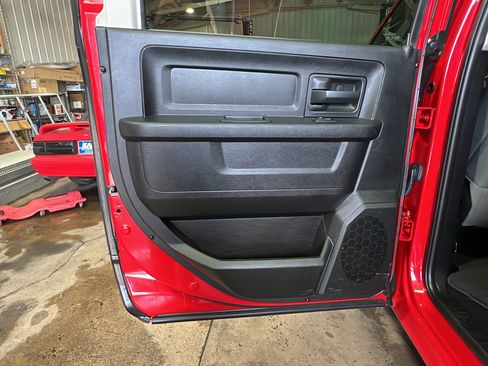 Used 2018 RAM 2500 Tradesman w/ Chrome Appearance Group AWD/4WD image 15