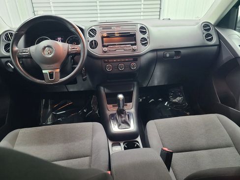 Used 2014 Volkswagen Tiguan S image 2