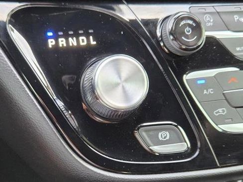 Used 2025 Chrysler Voyager LX FWD image 13