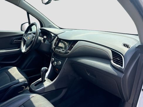 Used 2019 Chevrolet Trax LT w/ LT Convenience Package AWD/4WD image 26