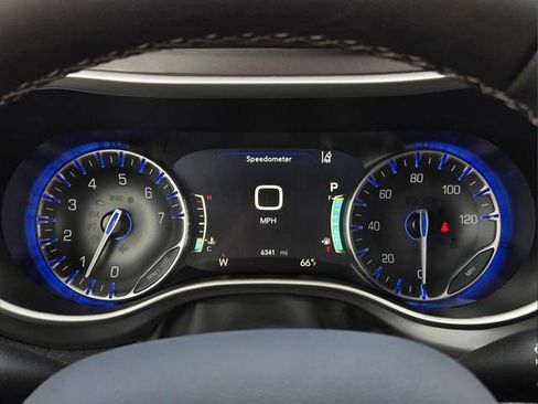 New 2026 Chrysler Pacifica Select image 9