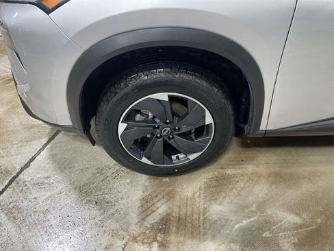 Used 2025 Nissan Rogue SV AWD/4WD image 10