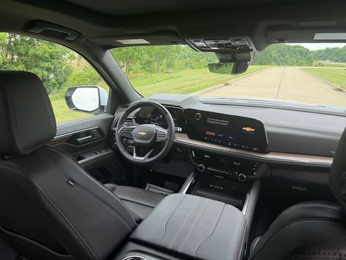 New 2026 Chevrolet Suburban High Country w/ Sun And Tow Package AWD/4WD image 22